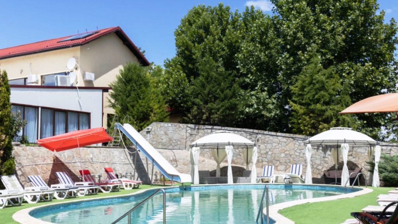 Piscina Complex Lacul Benga