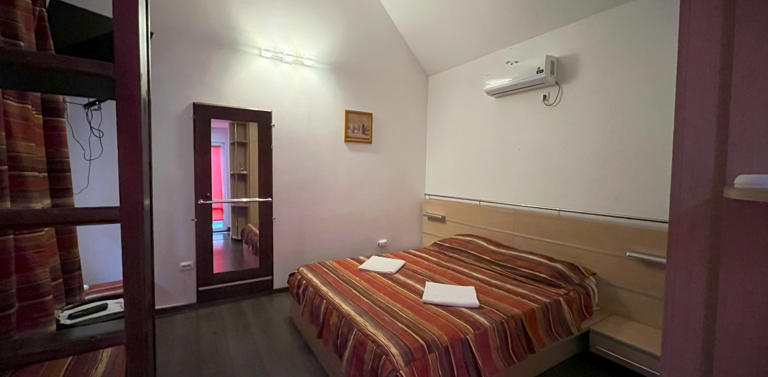 Complex Lacul Benga Cazare Cabana Cabanute Hotel mic dejun piscina bar loc de joaca